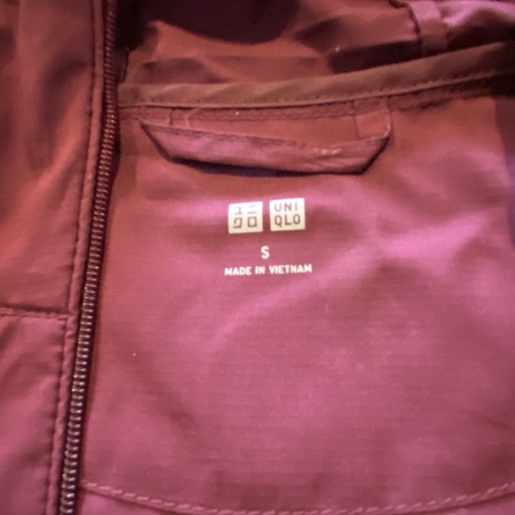 Uniqlo Lightweight Packable Jacket - Picture 5 of 8